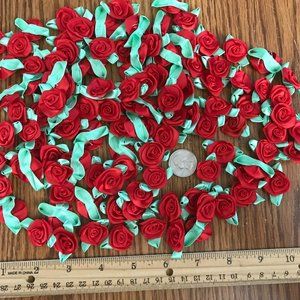 100 red ribbon roses New